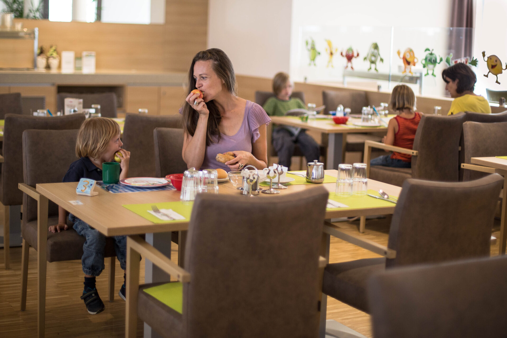 Gemeinsames Essen bei der Eltern-Kind-Rehabilitation Gemeinsames Essen bei der Eltern-Kind-Rehabilitation